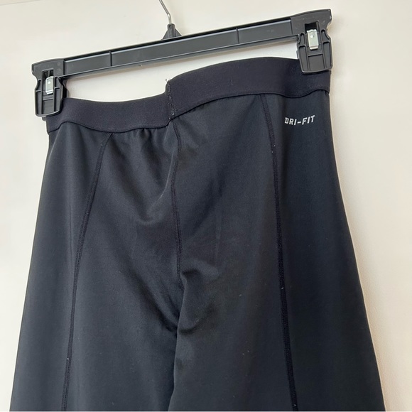 Women’s Nike Pro Capri Leggings - Picture 3 of 12